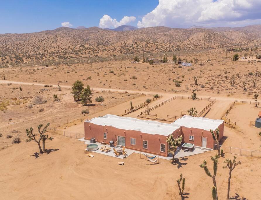 Вілла Near Pappy & Harriet'S + Rimrock Ranch W/ Hot Tub Pioneertown Екстер'єр фото
